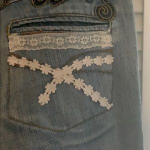 ReDial detailed jeans w/lace, pearl button & more